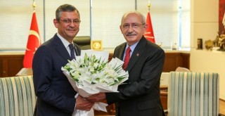 CHP’de devir teslim! Kılıçdaroğlu veda etti, Özgür Özel dönemi resmen başladı
