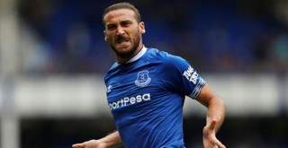 Cenk Tosun'u Everton'da zorlu günler bekliyor