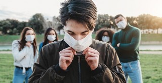 Uzmanlardan flaş Korona iddiası! İkinci dalgada risk grubu da değişecek