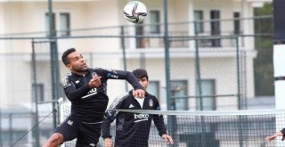 Ayak tenisi maçını Necip-Oğuzhan-Mert üçlüsü kazandı