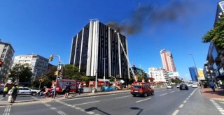 Balmumcu'daki iş merkezindeki yangın korkuttu