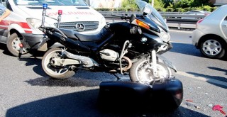 Trafik polisi yaptığı kazada yaralandı