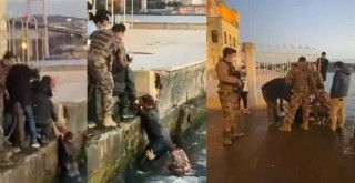 Denize düşen turistin yardımına özel harekat polisi koştu