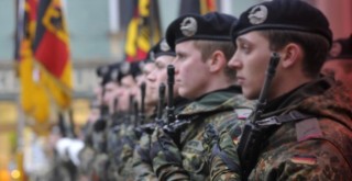 Almanya Türkleri askere alıp tabur kuracak!