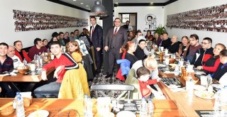 Engelli kursiyerler Beşiktaş’ta öğle yemeğinde buluştu