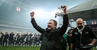 Sergen Yalçın büyük coşkuyla karşılandı