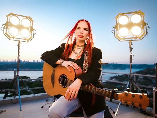 Layla Puliçe - ÇIKMAZ SOKAK