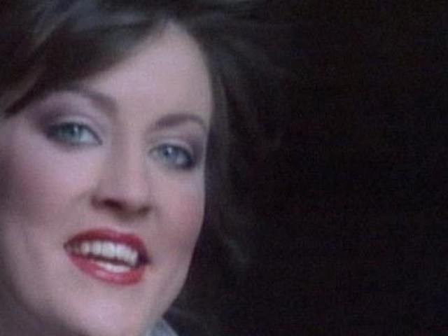 Katrina & The Waves - Walking On Sunshine