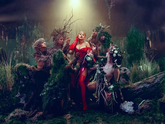 Christina Aguilera, Ozuna - Santo