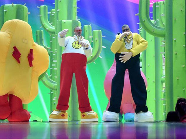 J. Balvin & Bad Bunny - 'QUE PRETENDES' 2019 MTV VMA performansı