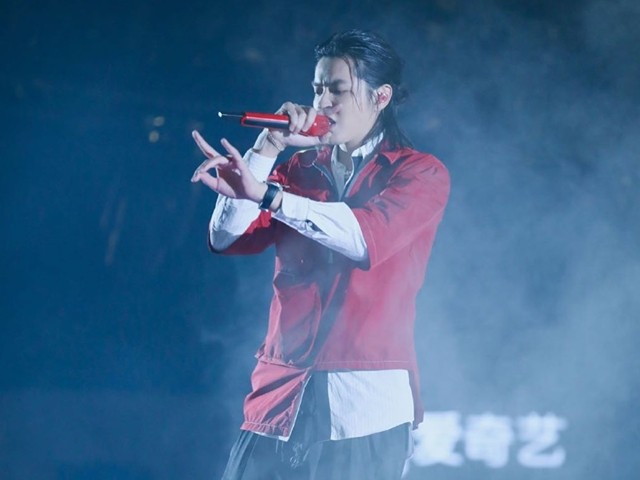 Kris Wu ve Takım Üyeleri'nden Dawn performansı