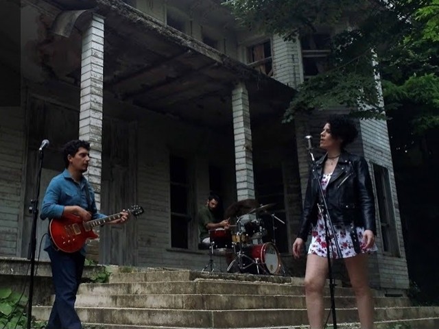 Pinhani ft. Melis Danişmend - Peki Madem müzik videosu