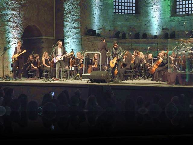 mor ve ötesi - 'Deli' (Senfonik - Aya İrini)