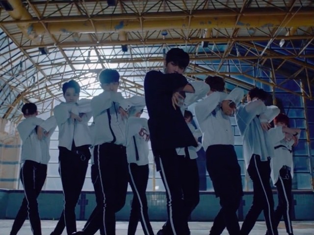 Wanna One 'Light' ile geri döndü!