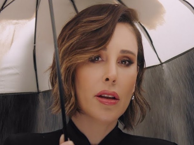 Funda Arar - Bakma Bana Öyle