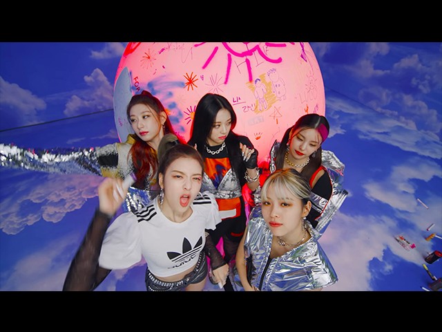 ITZY - SWIPE