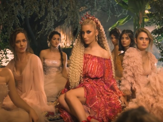 İrem Derici - Ben Tek Siz Hepiniz