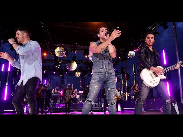 Jonas Brothers - 'Sucker' & 'Only Human' 2019 MTV VMA performansı