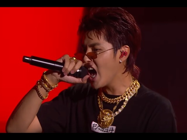 Kris Wu - 18 / Like That / Deserve live