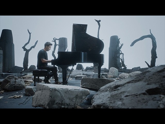 Simple Plan - Wake Me Up (When This Nightmare's Over)