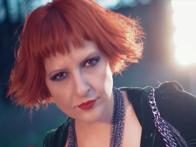 Aslı Gökyokuş - Dünya