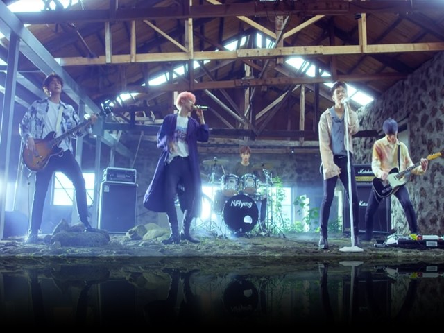 N.Flying geri döndü!